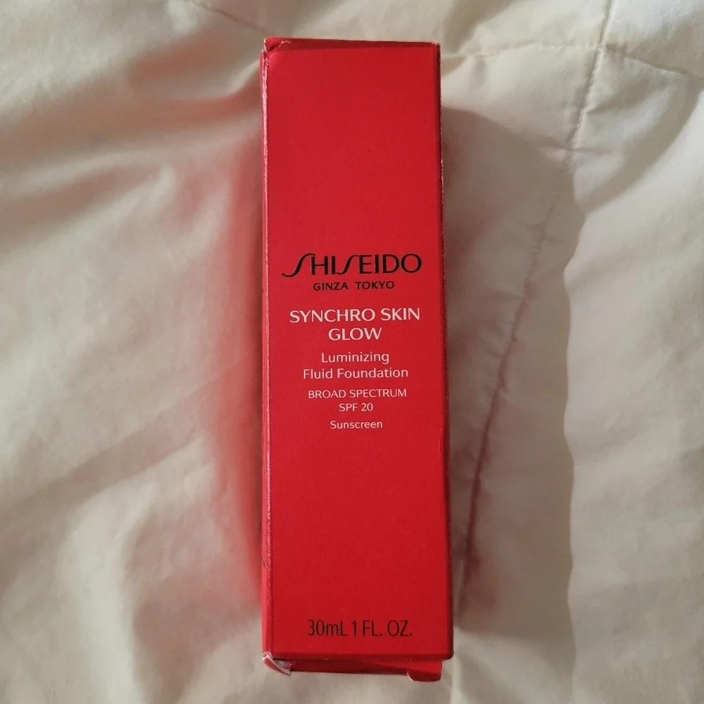 SHISEIDO // synchro skin glow luminizing fluid foundation in golden 5